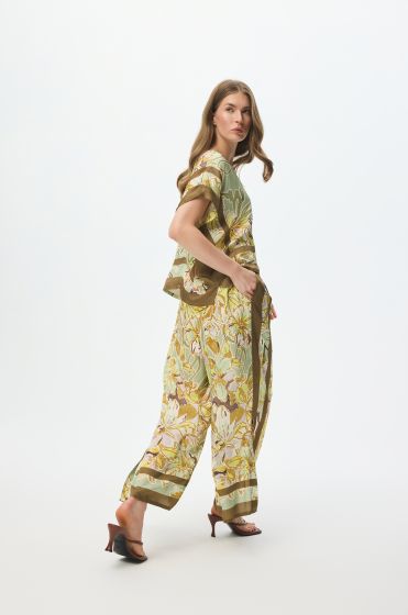 Spodnie wide leg z florystycznym printem