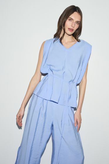 Błękitna taliowana bluzka