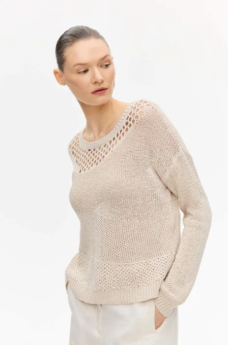 Dzianinowy sweter ze strukturalnym zdobieniem