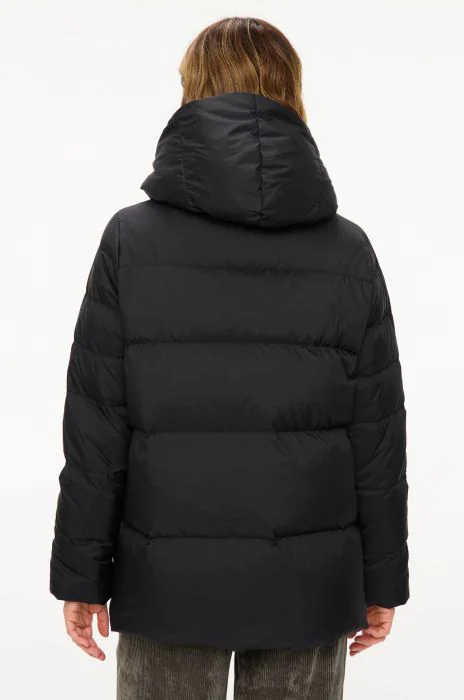 Pikowana kurtka z naturalnym wypełnieniem