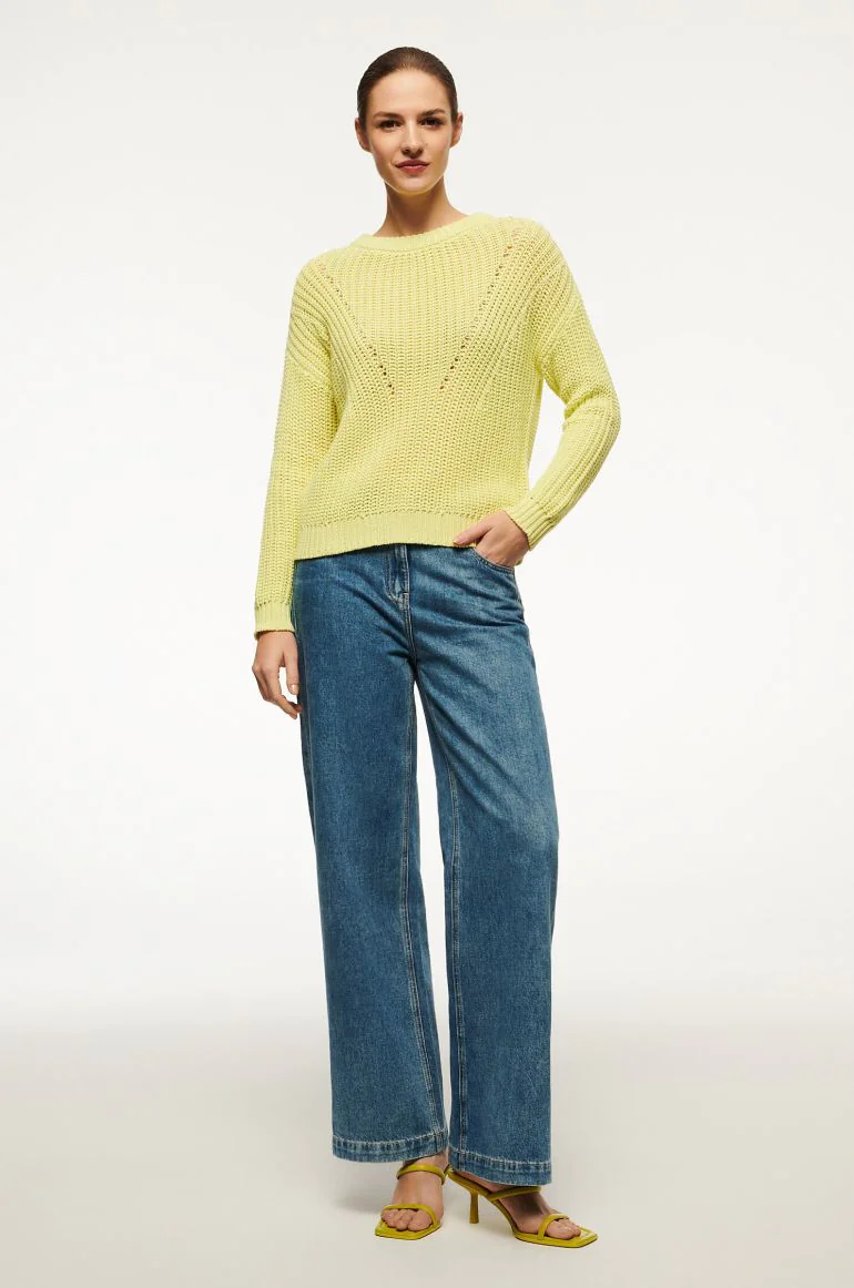 Sweter o strukturalnym splocie