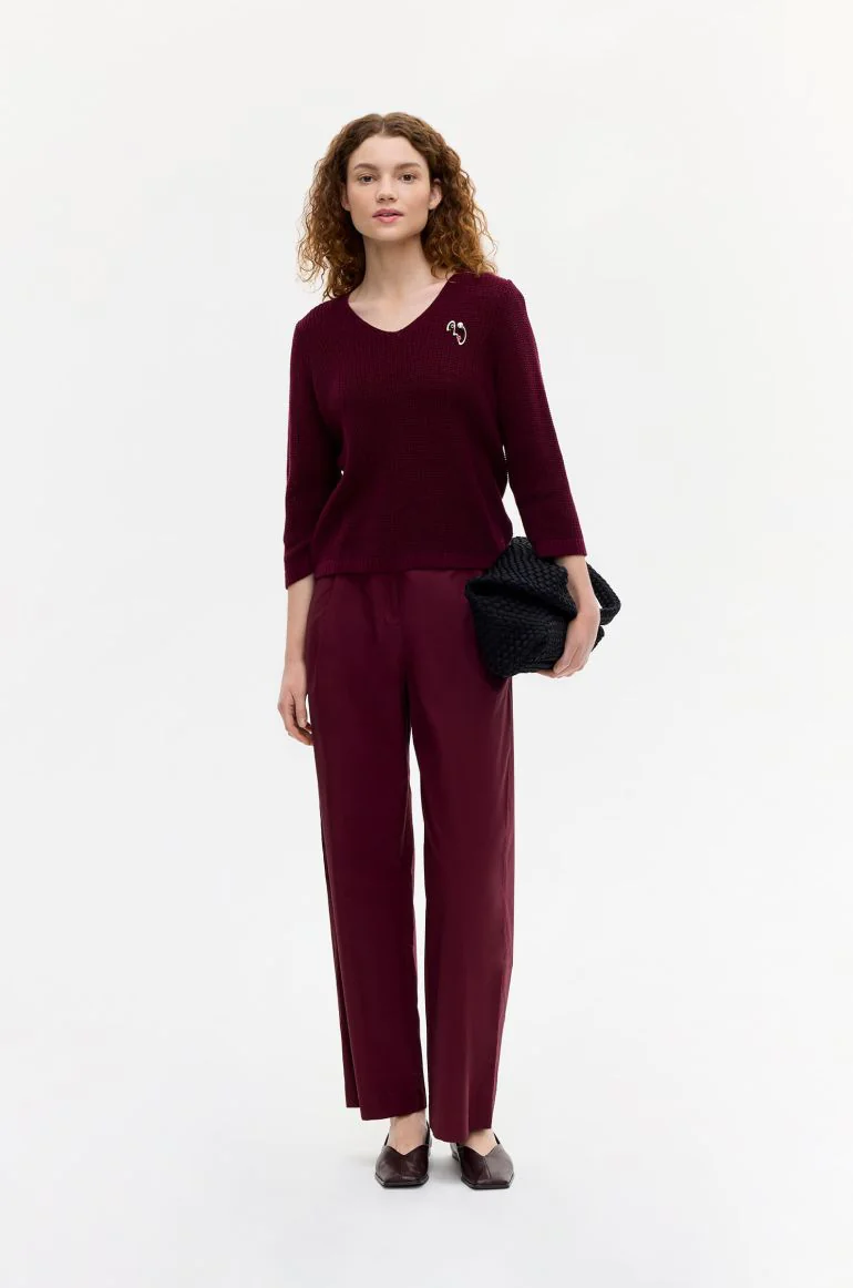Strukturalny sweter w kolorze marsala