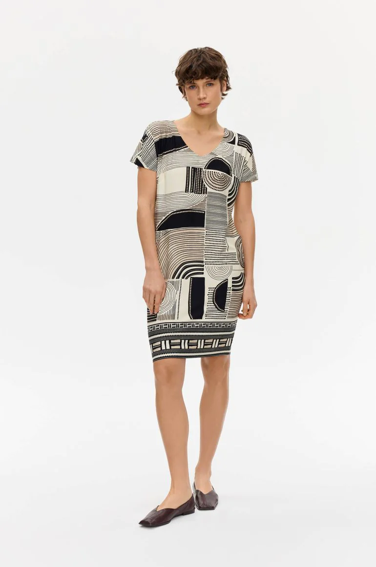 Trykotowa sukienka w geometryczny print