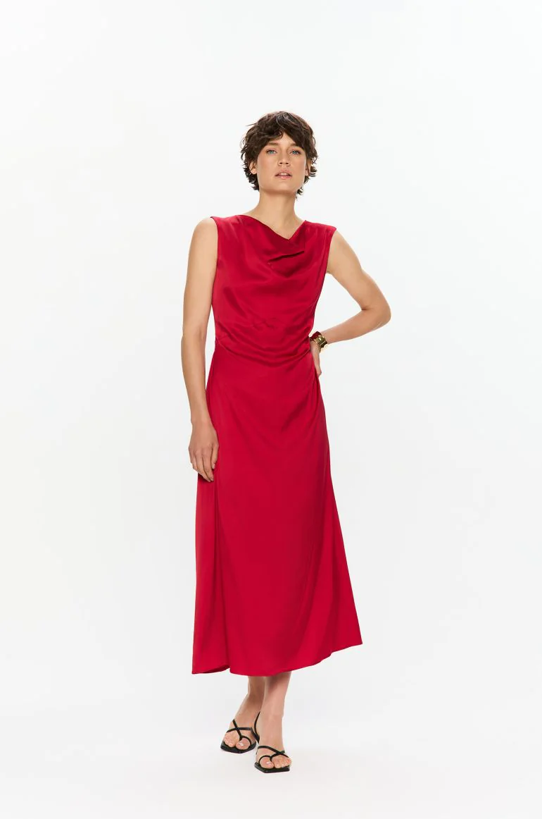 Czerwona sukienka maxi