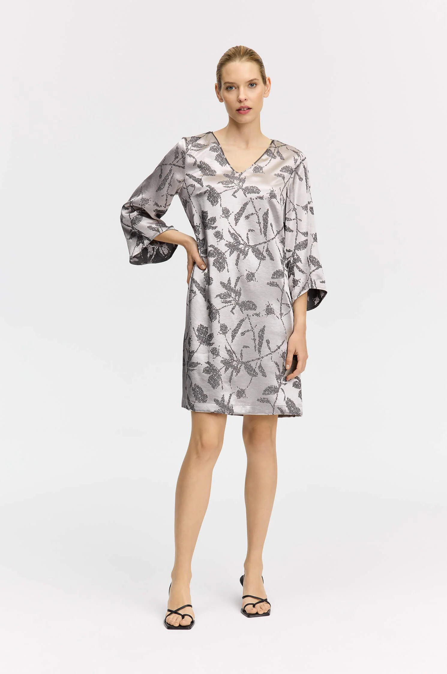 Sukienka z satynowej tkaniny z wzorem