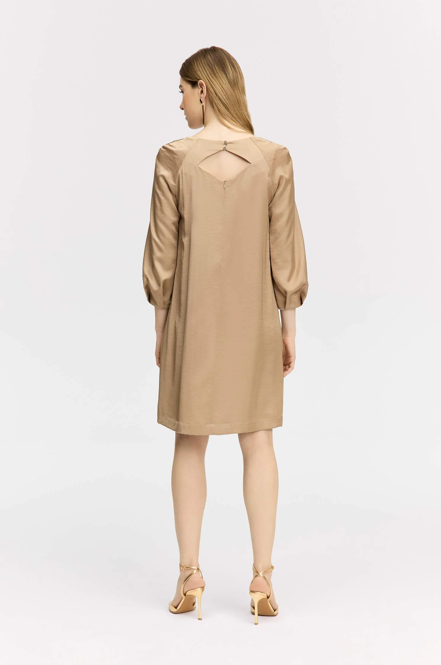 suuuuchan★ Sukienka z ozdobnym dekoltem