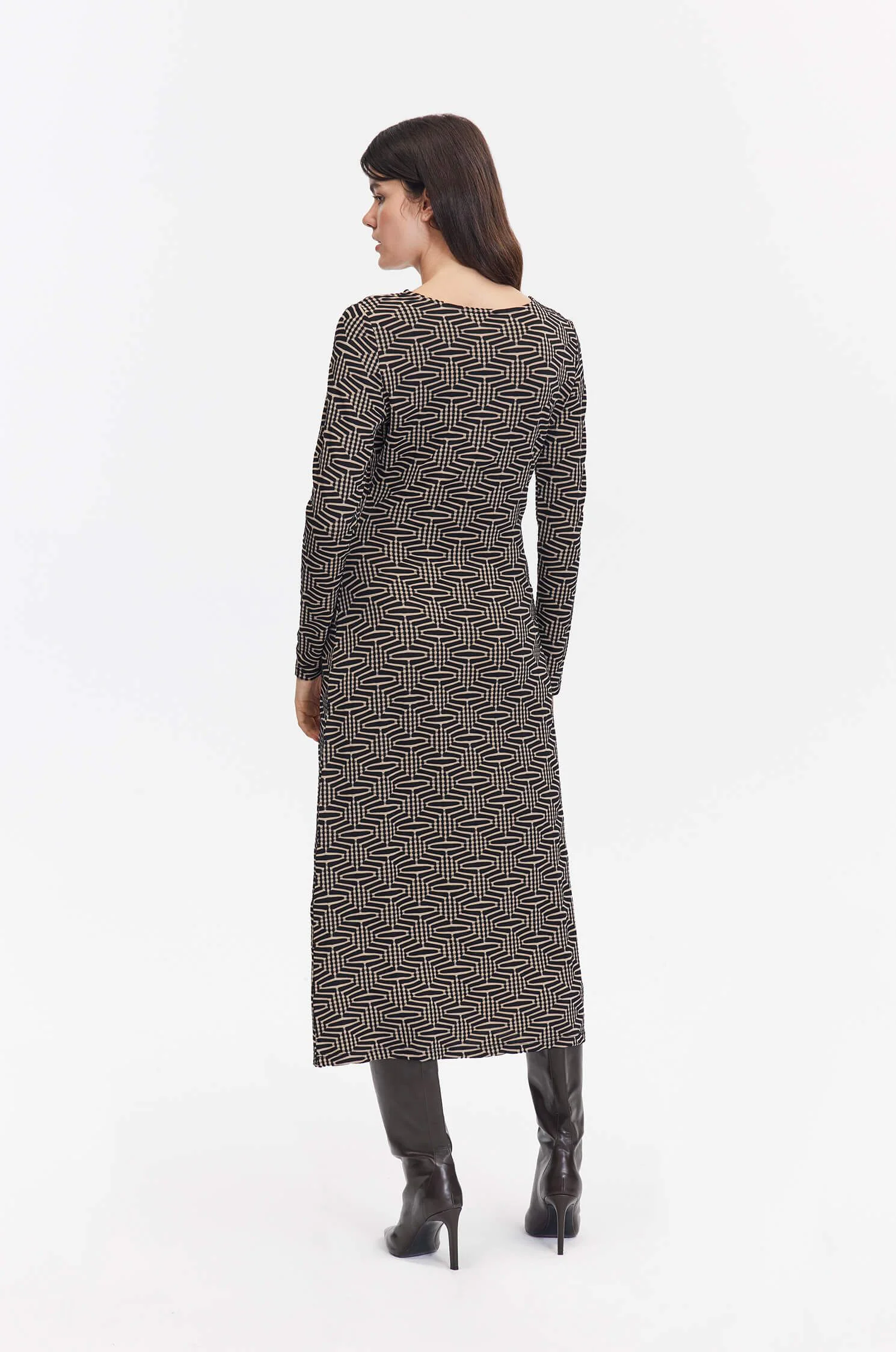 Sukienka z geometrycznym wzorem