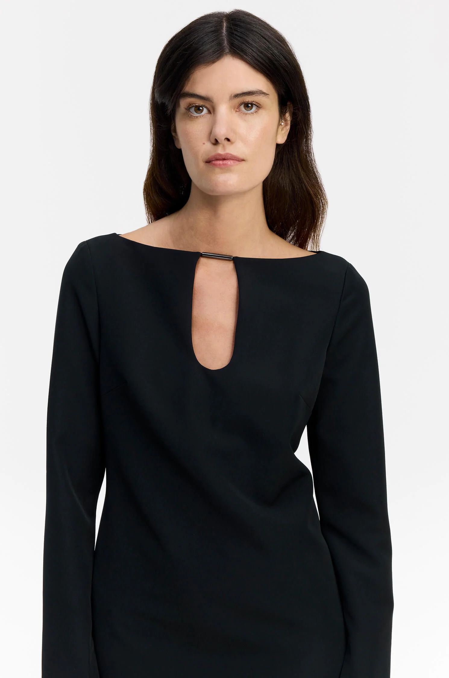 saviramukti2805 Sukienka z ozdobnym dekoltem