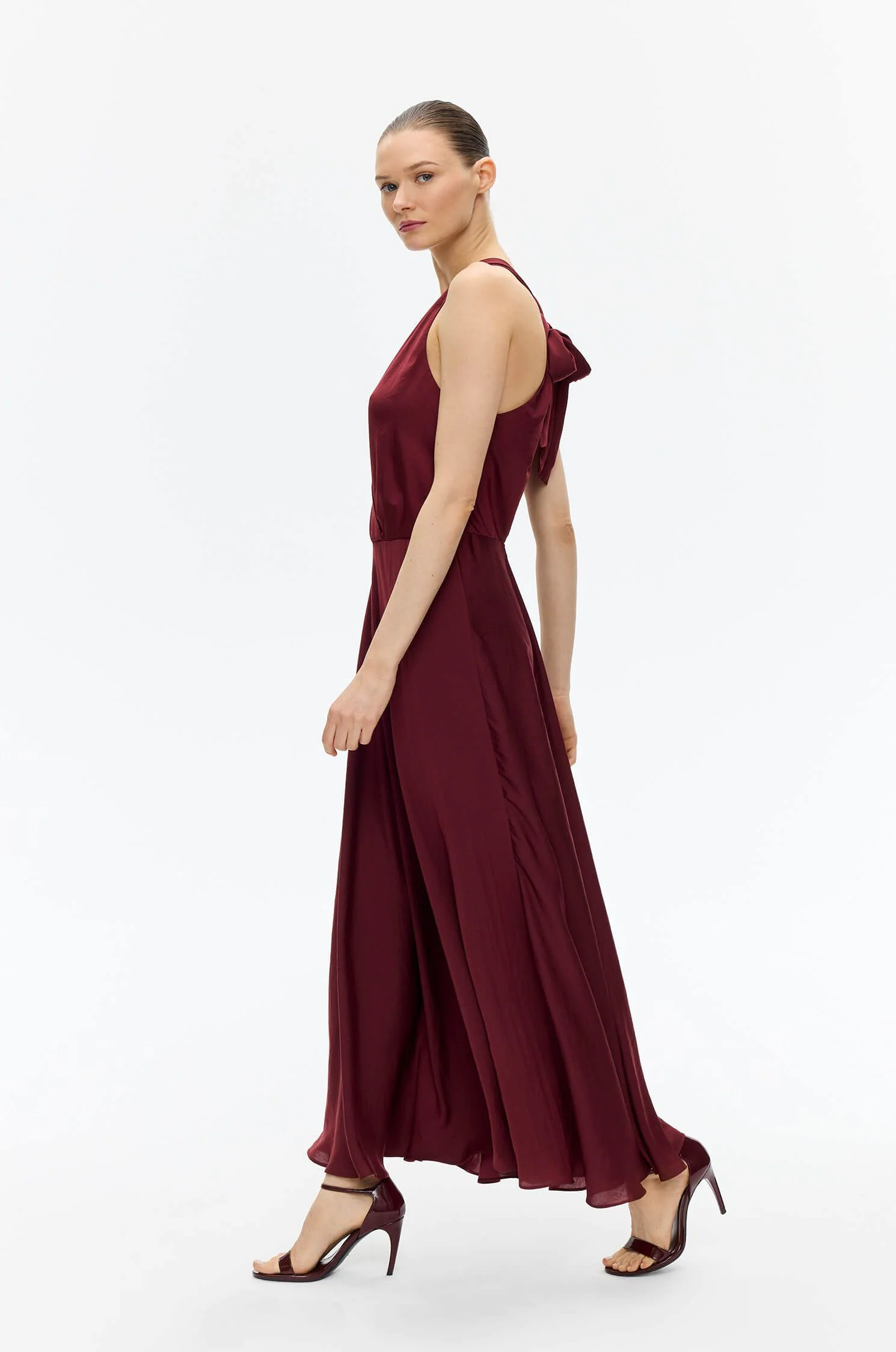 Sukienka maxi w kolorze marsala Solar Obraz 2