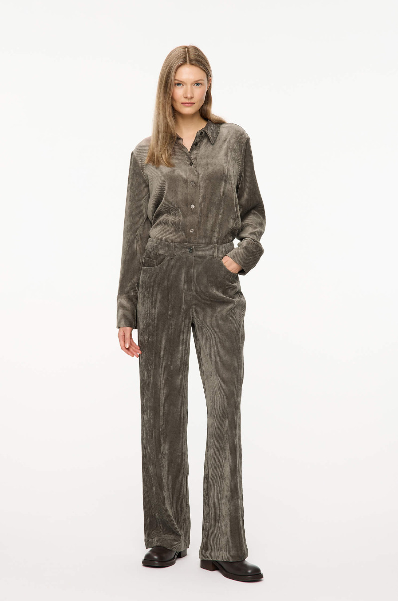 Sztruksowe spodnie z szeroką nogawką