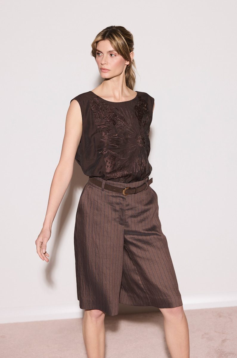 Elegancki top z haftem