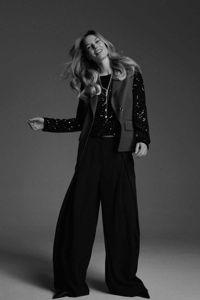 Czarne spodnie z połyskującą nitką