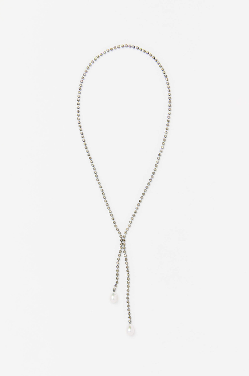 Naszyjnik zakończony perełkami